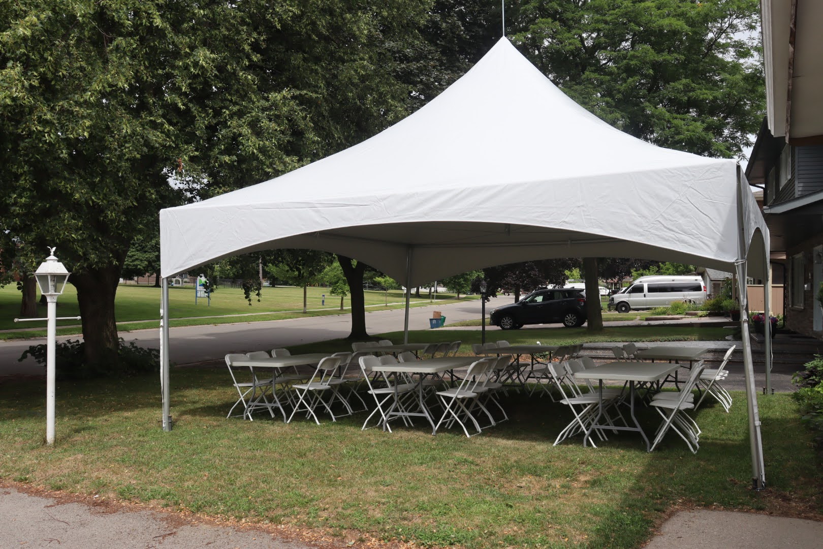 20x20 Marquee with 6ft banquets